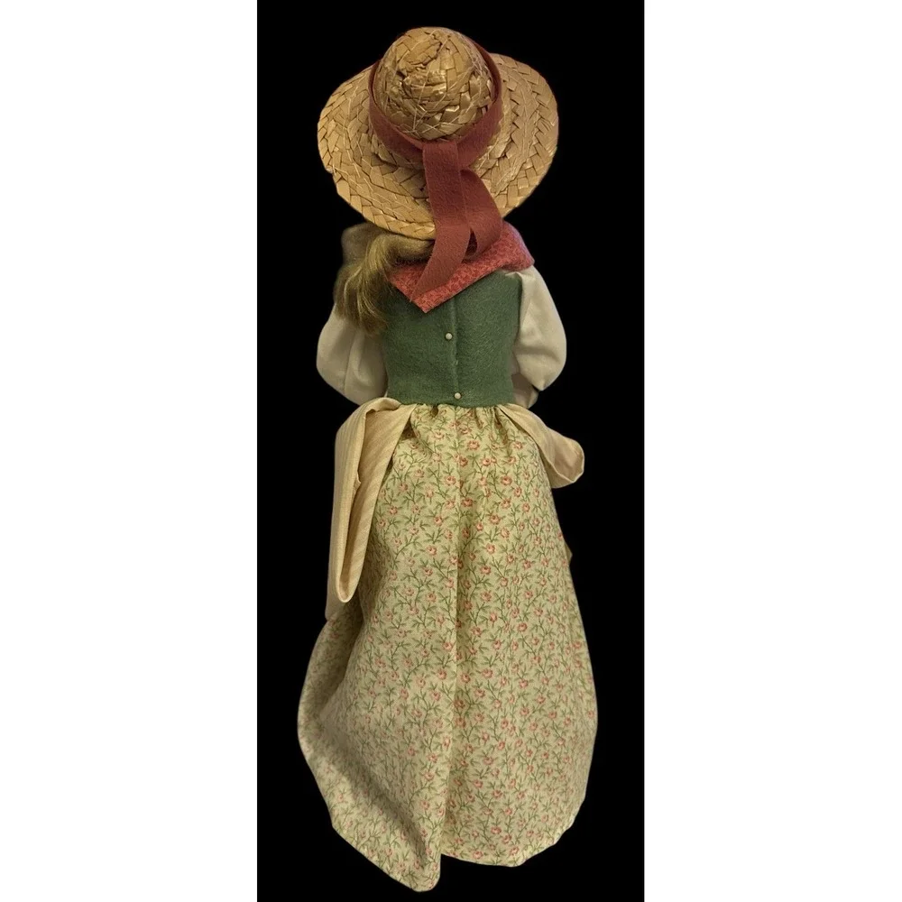 Byers Choice‎ Colonial Williamsburg Christmas Woman w/ Holly Topiary In Clay Pot